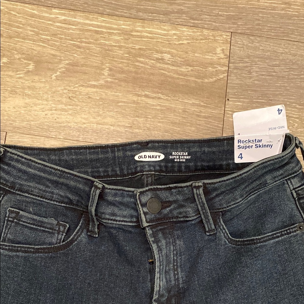 Old Navy Rockstar Super Skinny Mid-Rise Jeans Sz 4 NWT - Picture 2 of 5